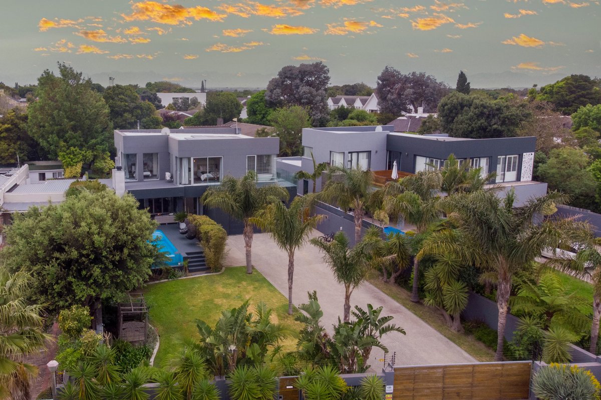 Luxury Villa With Great Mountain Views and Pool