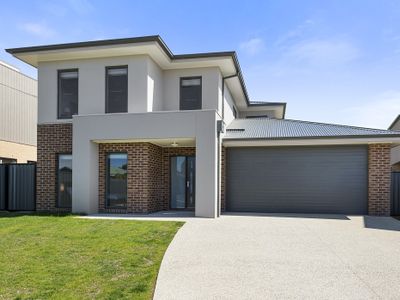 Sunrise on Apollo – Modern 5 bedroom home