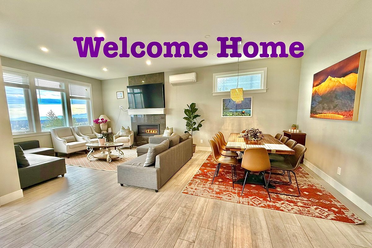 Beautiful New Home w/great view