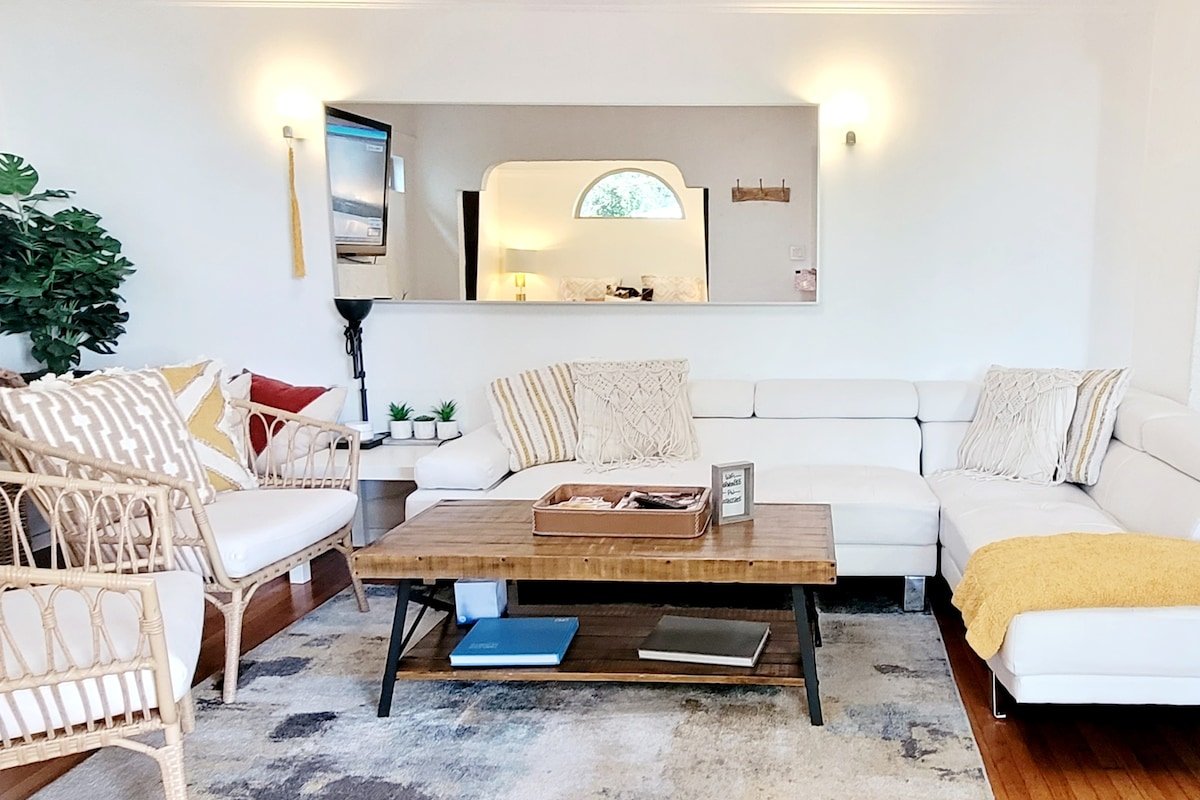 Home in Venice Beach, Family-Friendly, Hot Tub! gallery image 2