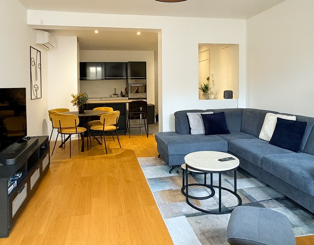 L’Émeraude – Beautiful Apartment in City Center gallery image 2