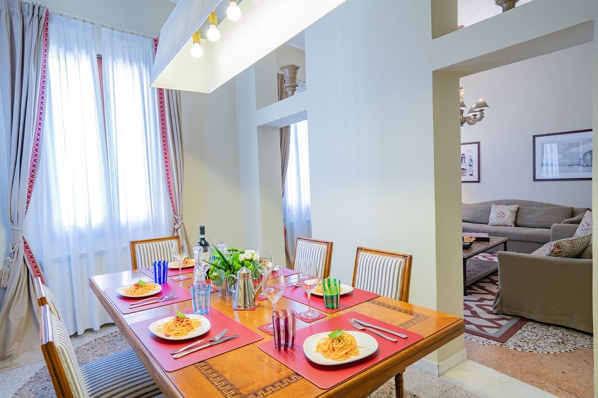 Ca’ Canaletto Canal View Refreshed in 2024! gallery image 5