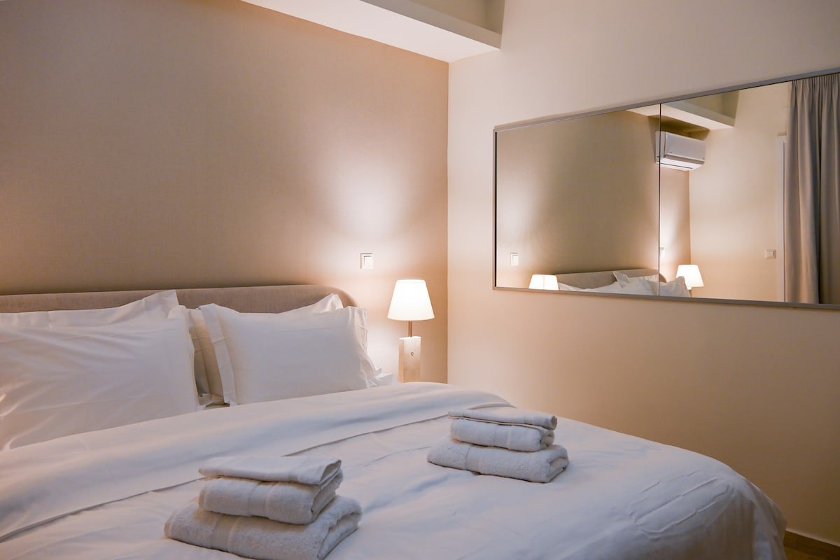 Refined Kolonaki Stay with Private Patio gallery image 5