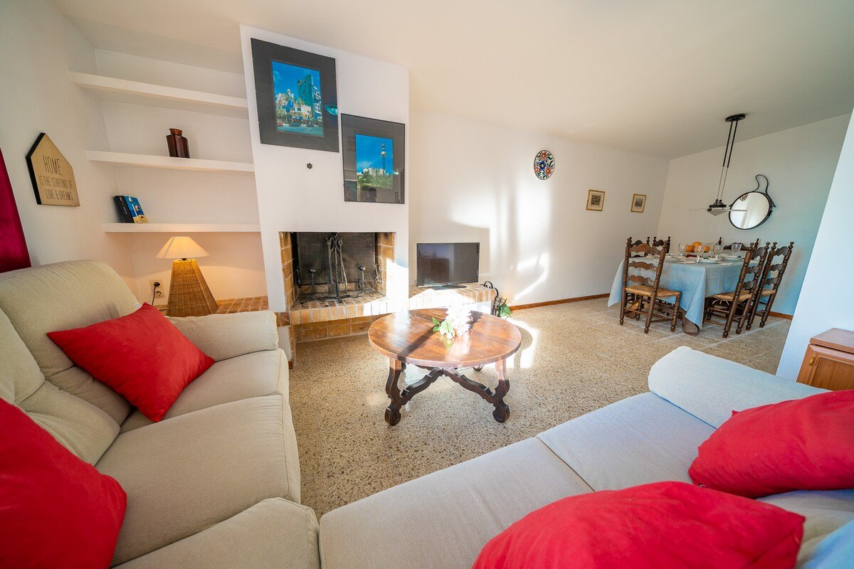 Villa Natura – Beachfront, BBQ, Pool & A/C gallery image 4