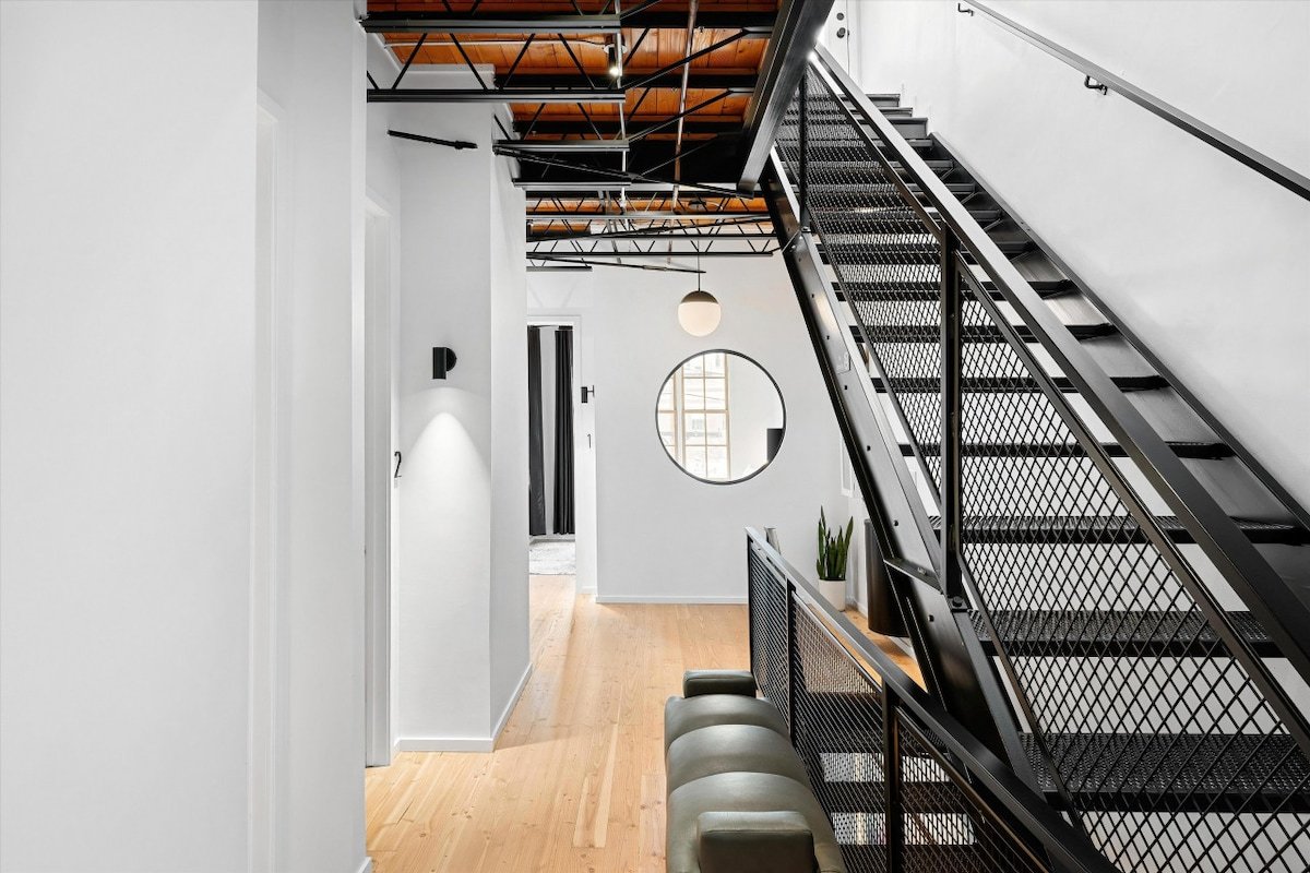 Large Loft w/ Rooftop Deck – Coors Field Adjacent gallery image 4