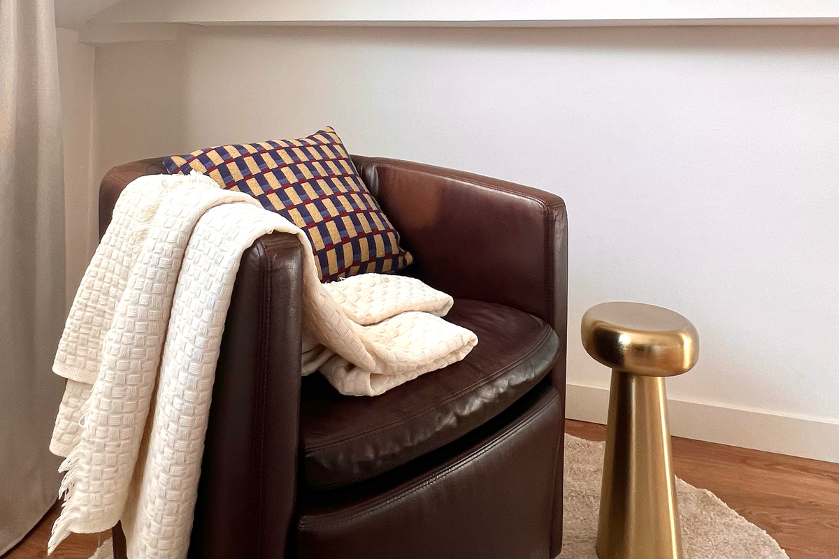 3 min walk-MEIR. Cozy 3/4BR house.