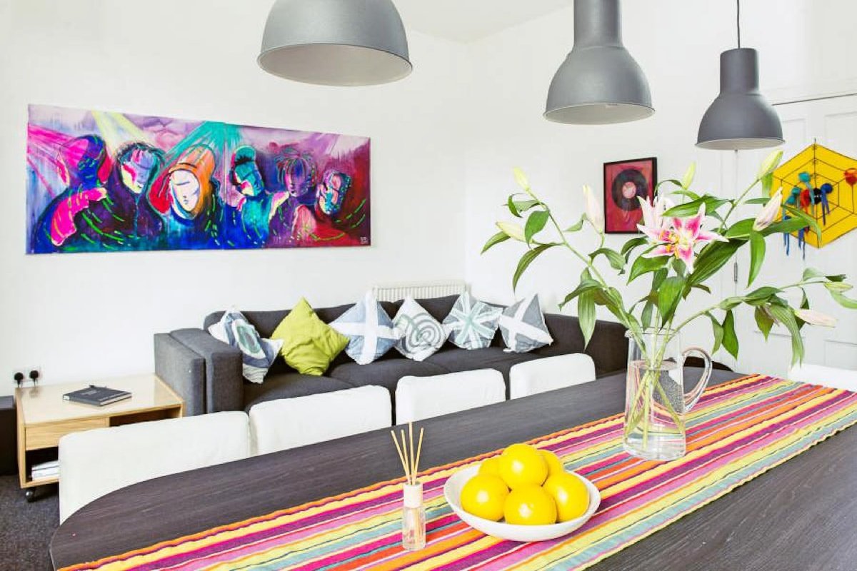 Modern 4-BR Central Apartment on Castle Terrace gallery image 4