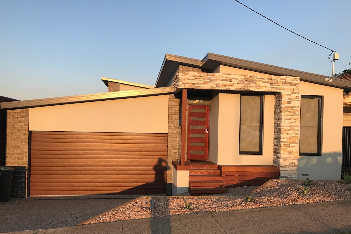 Luxury home with views -Portarlington town centre. gallery image 3