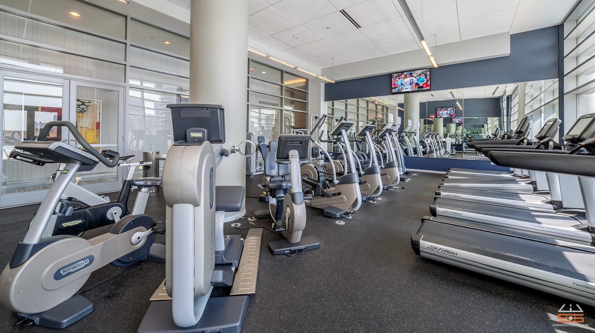 West Loop 2BR with Skyline Views + Prime Location gallery image 5