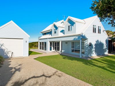 Middle Rock Beach House – absolute beach front