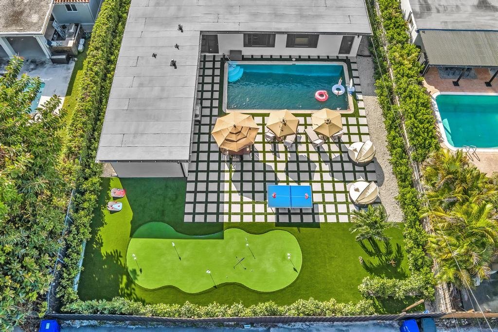 Lux Villa w/Htd Pool, Gym, Games, Golf, Near Beach