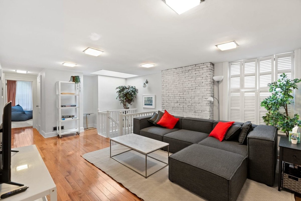 Rove Travel | Garden Place II | 4BR Historic Apt gallery image 5