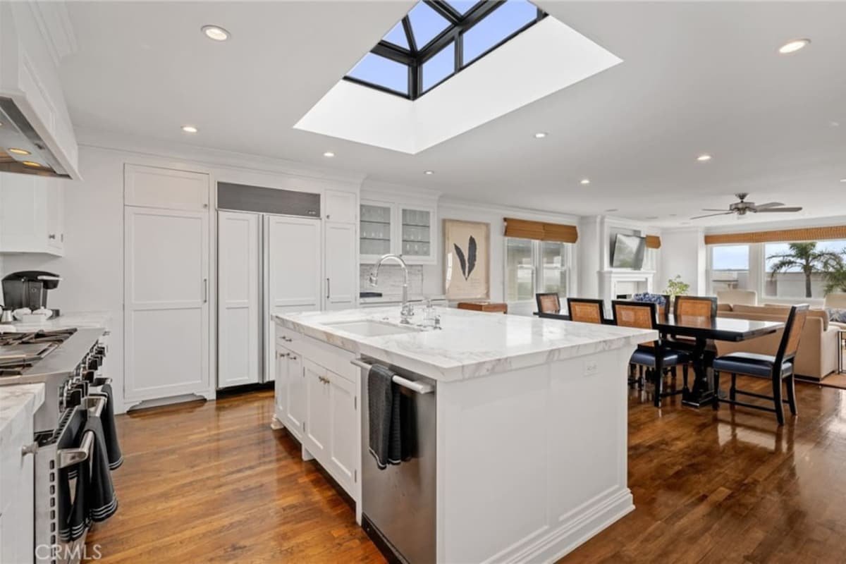 Beachside Retreat | Perfect Location| Free Parking gallery image 4