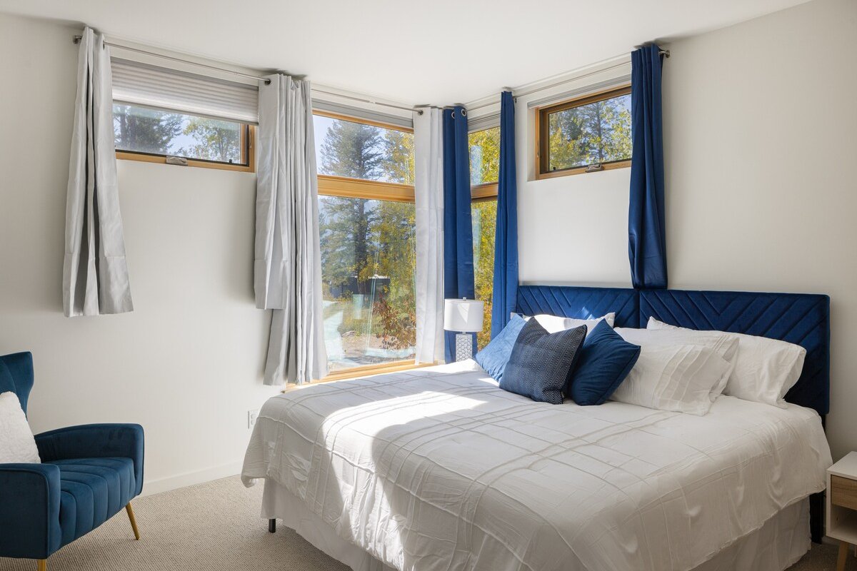 Modern, peaceful, retreat gallery image 5