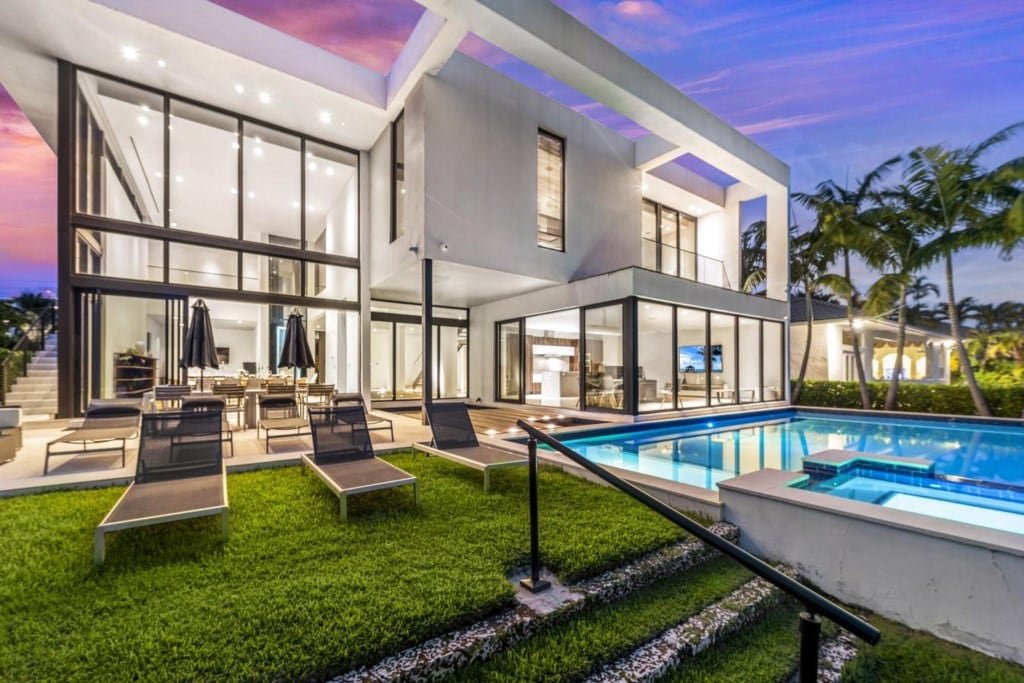 Villa Okasa: Pool + Hot tub Modern Marvel gallery image 2