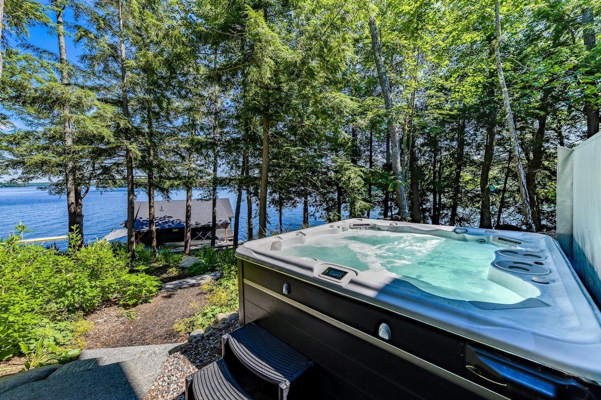 7 bed Oasis on Lake Muskoka! Boathouse + Bunkie! gallery image 3