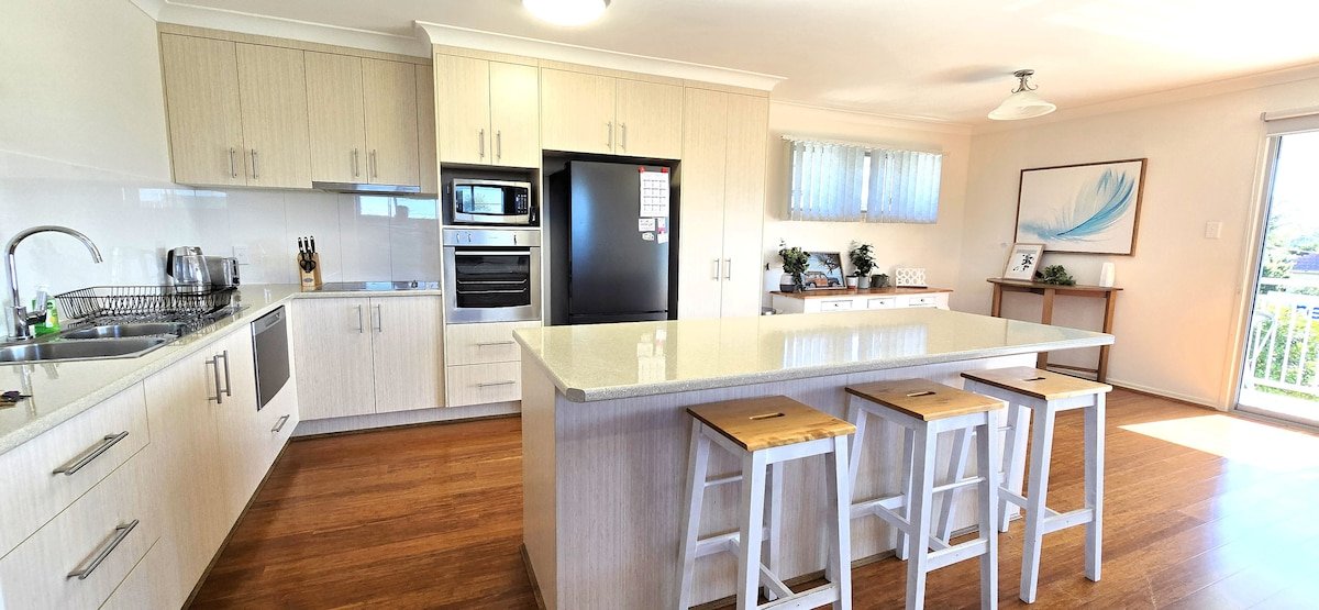 Drayton Apt Upstairs (SEQ) – 3 bedroom 2 bathroom gallery image 3