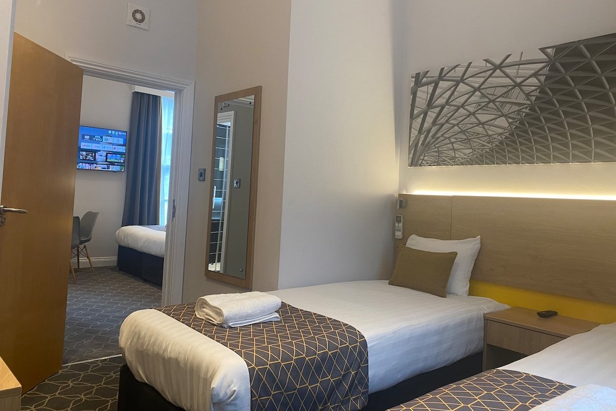 Large Two Bedroom Suite – St Pancras Hotel Group gallery image 5