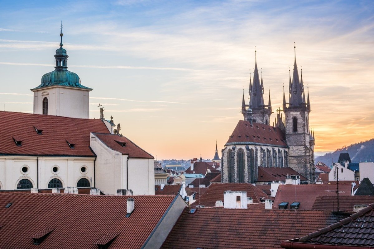 ROY 2 bdr with Prague Castle View, Parking & A/C gallery image 3