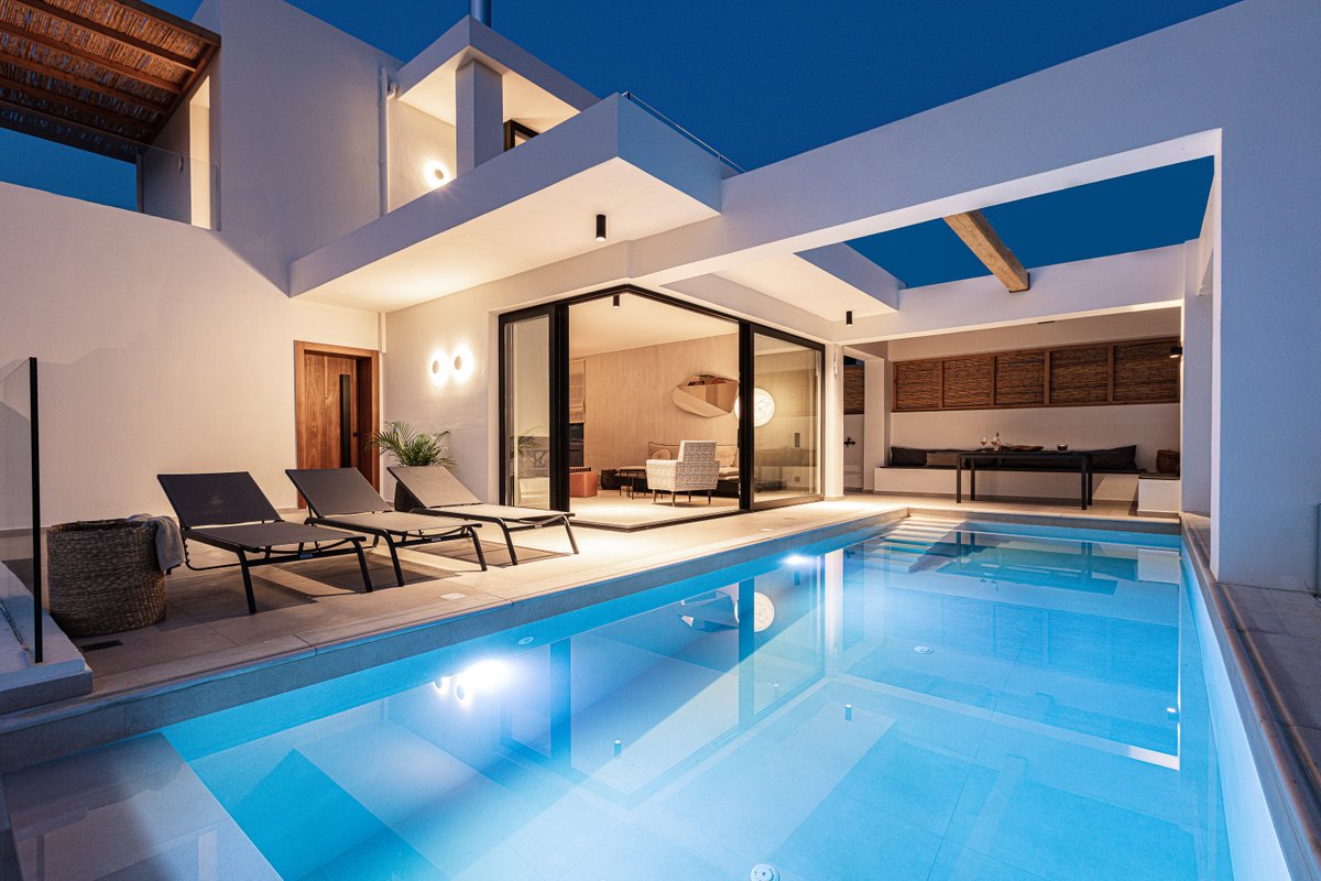 Upscale 3bd BBQ, Sauna, Steps to Beach & Amenities