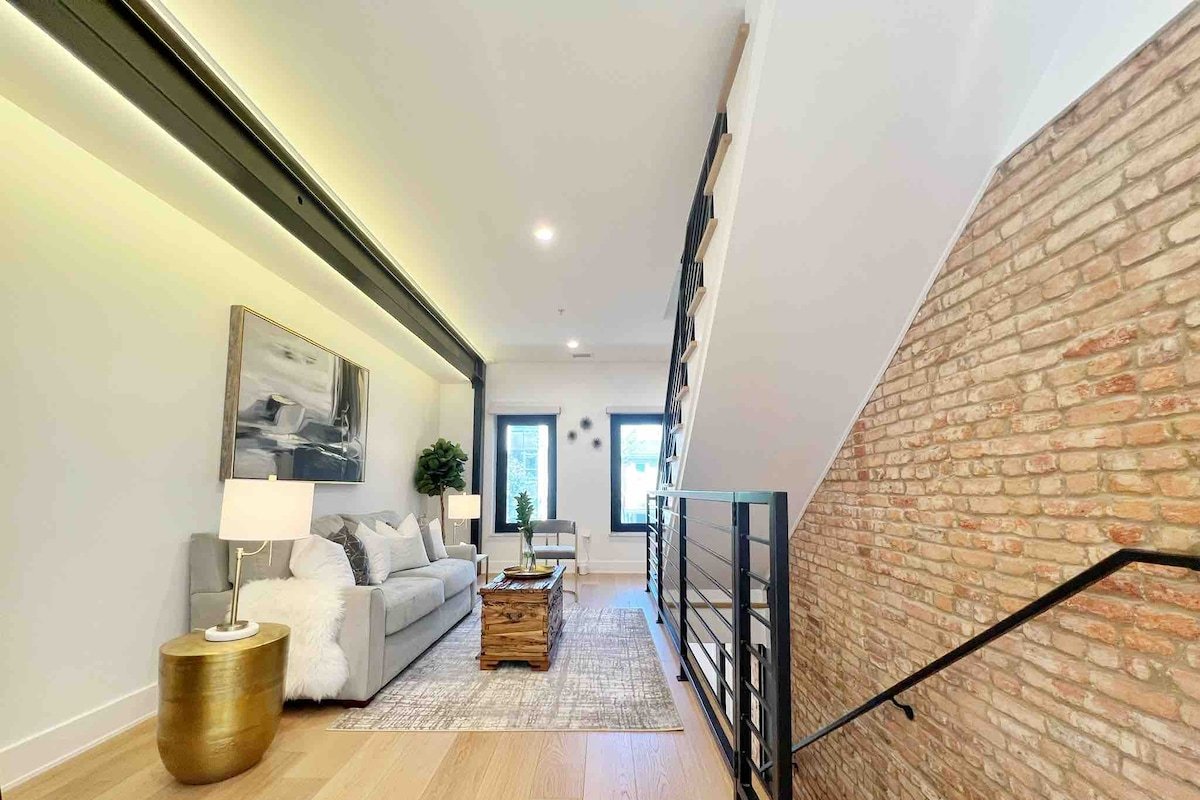 Penthouse condo 2BR/2.5BA w/ Rooftop & Parking gallery image 4