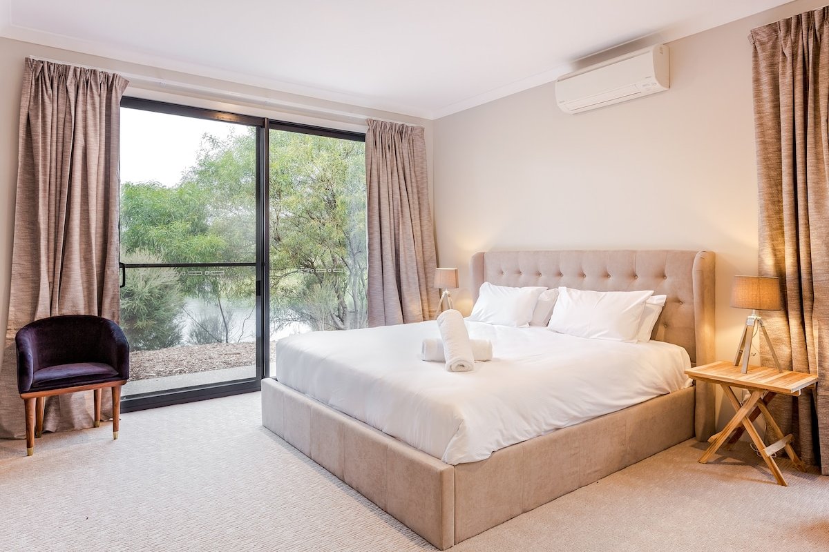 Bonnie: Lakeside Relaxation surrounded by Wineries gallery image 5