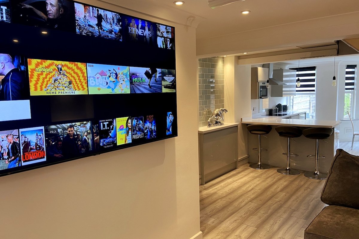 Large House 5 Bedrooms & 5 Bathrooms & Parking gallery image 4