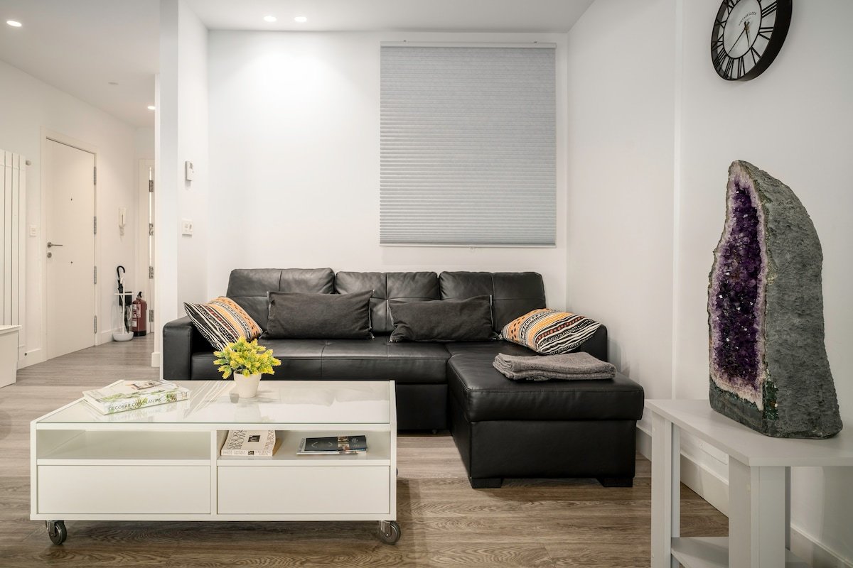 Zurriola Beach Atic gallery image 5