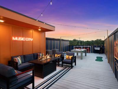 Chic Escape · 2mi to DT · Billiards · B-Nashy