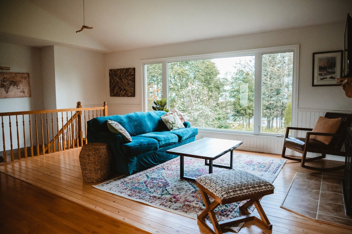 Summer Bliss Large Waterfront Home gallery image 5