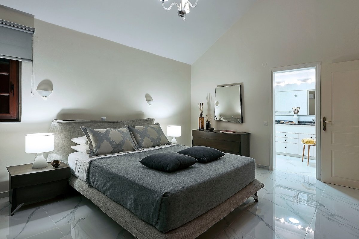 Breathtaking views at an amazing location gallery image 4