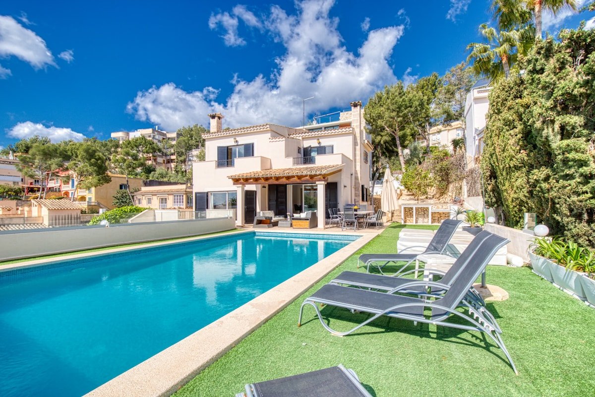 Magnifica villa con piscina y vistas al mar gallery image 4