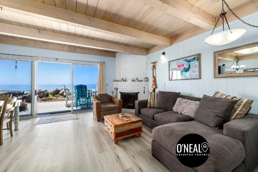 1950’s Beachfront Home – Stunning Views! gallery image 2