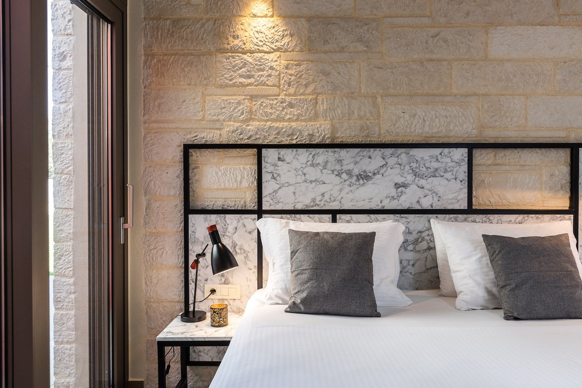 VIP Villa Aori mountain view & private heated pool gallery image 5