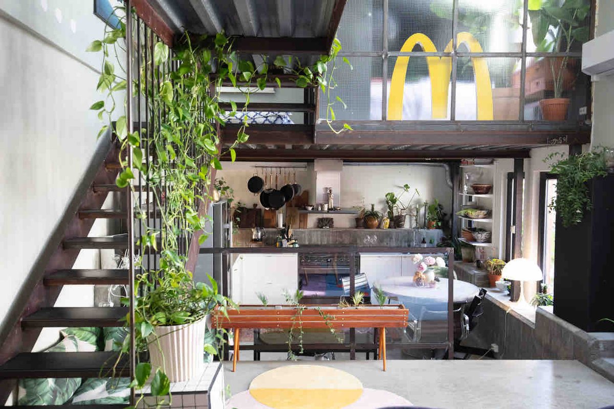 Unikt arkitekttegnet lite fabrikk hus på rodeløkka