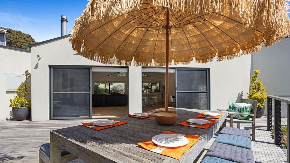 Coastal Hideaway – A Luxurious Retreat by the Sea gallery image 3