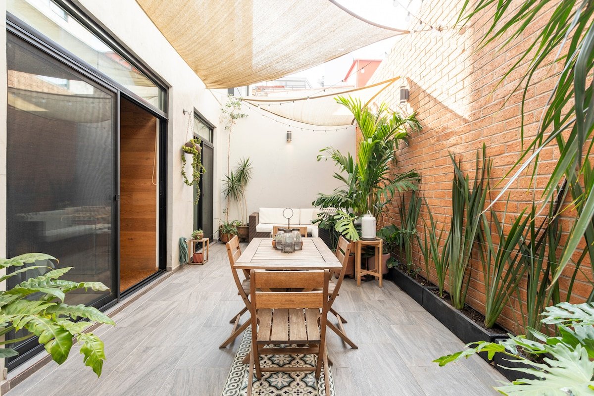 Modern with large private terrace & rooftop pool gallery image 5