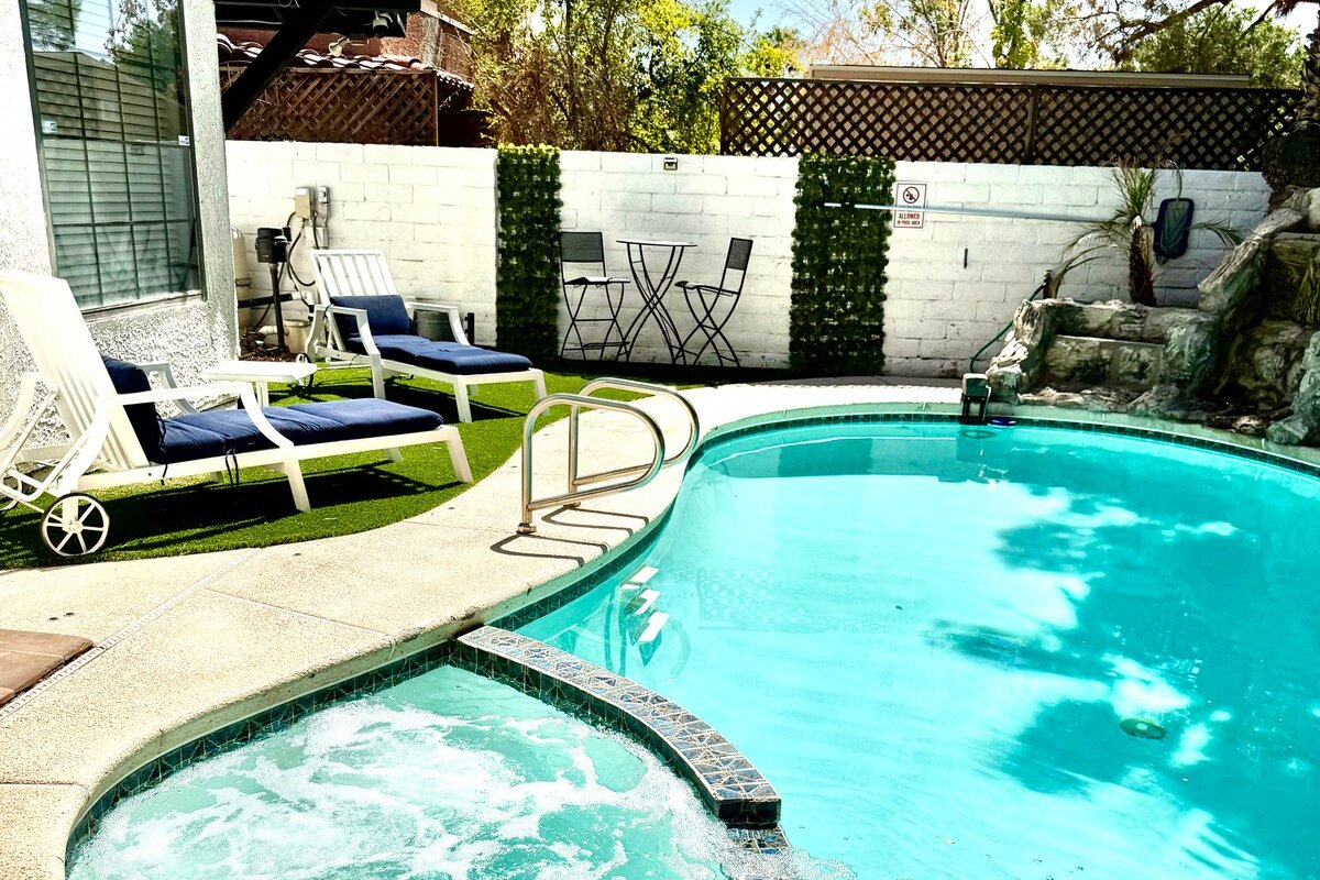 52-Reviews!-20% DiS- Nstrip, 4Bdr 4-Bth pool &Jacz gallery image 4