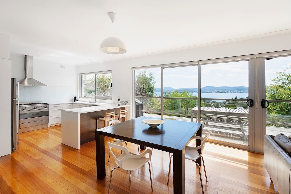 Churchill House—Riverside Retreat near Long Beach gallery image 2