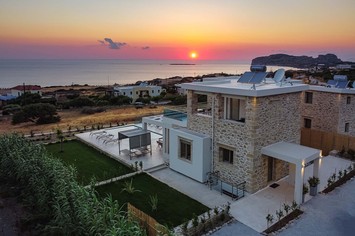 Villa Thoe I Free Breakfast & 450m to the beach gallery image 2