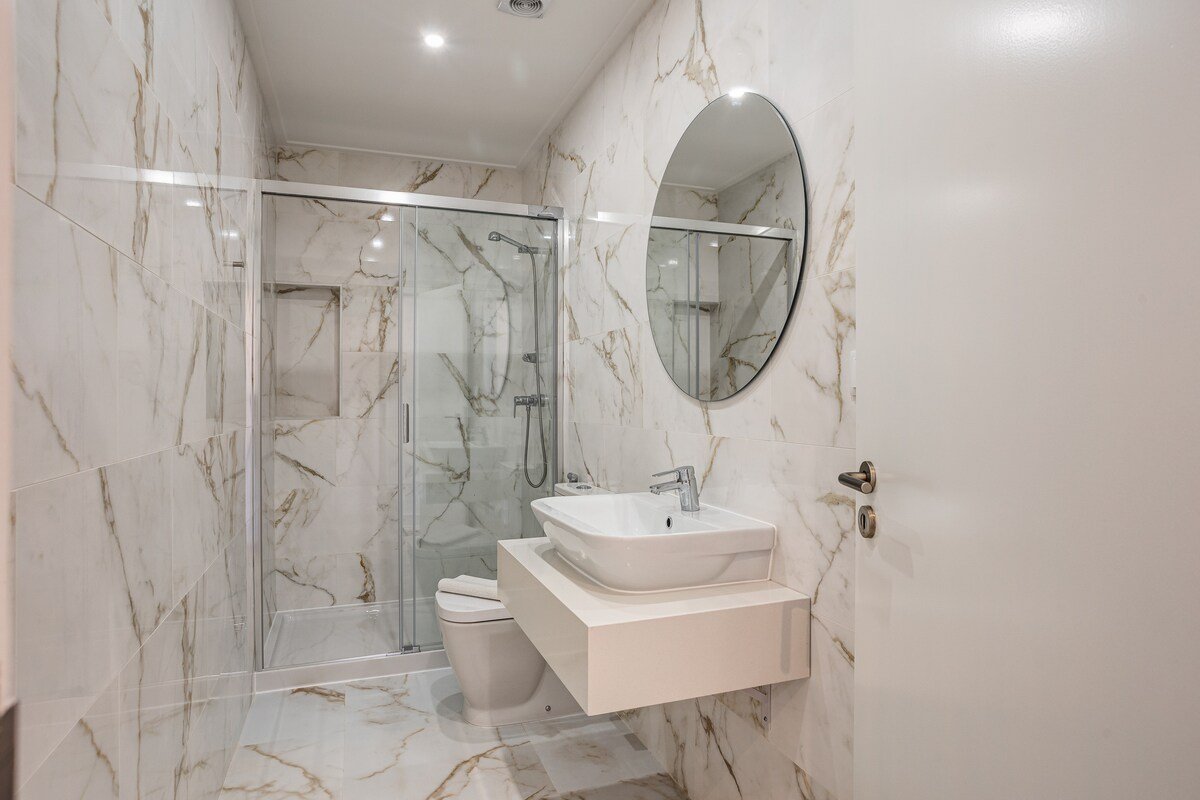 Home Out 4D – Apartment at City Center w/Parking gallery image 5