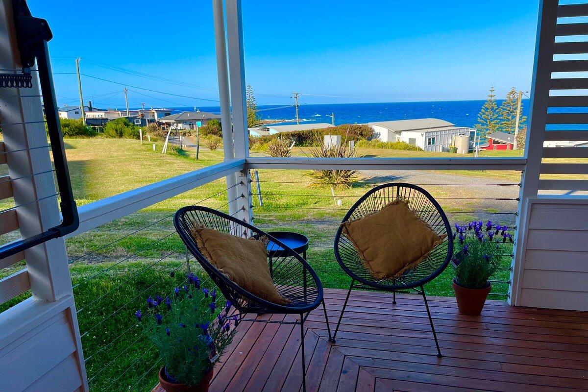 Eleven on BOATY – TWO Bedroom/TWO Bath Adults ONLY gallery image 3