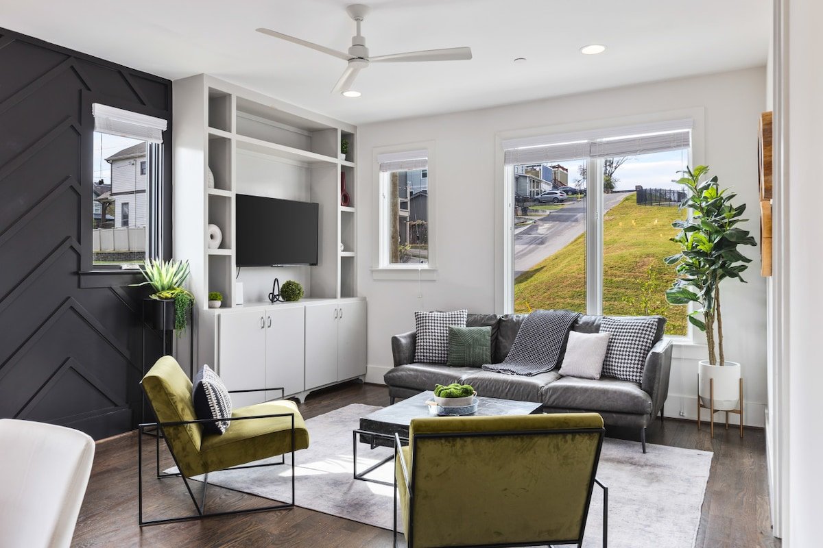 Garage Patio FirePit – Walk to Coffee, Restaurants gallery image 4