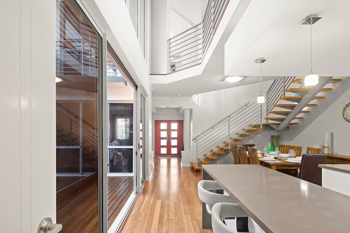 On the city doorstep! – A rare stand-alone house! gallery image 2