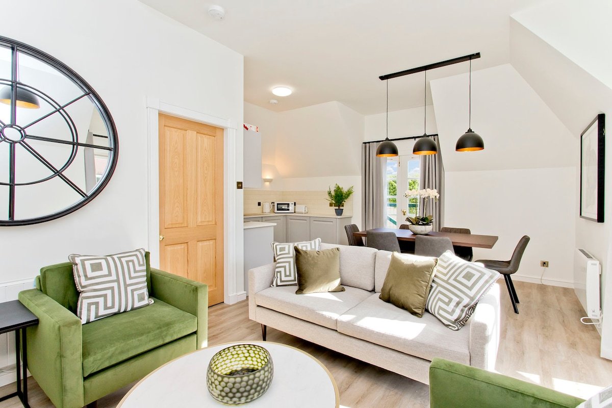 Newly Reno’d 2 Bed w/ Free Private Parking gallery image 4