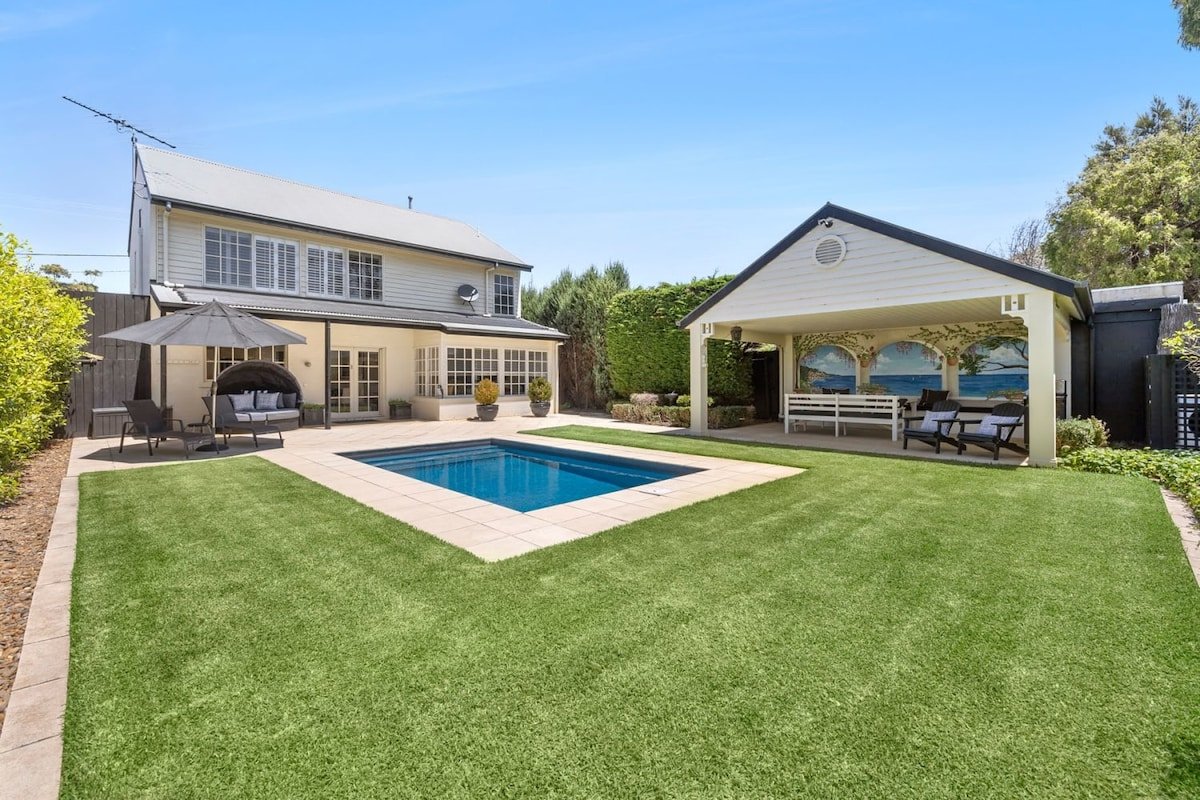 Bella Vista Retreat With Pool, 950m to Beach gallery image 5