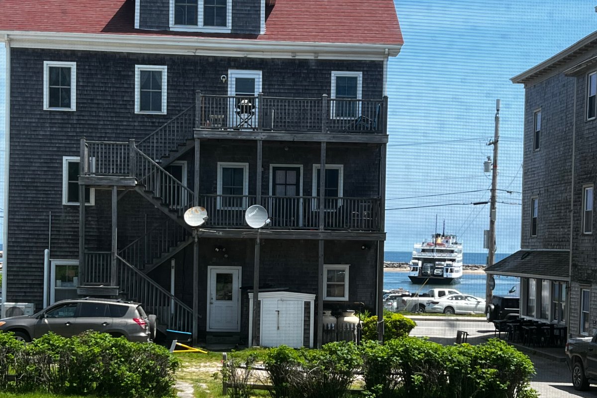 Payne Cottage. A private oasis in downtown.