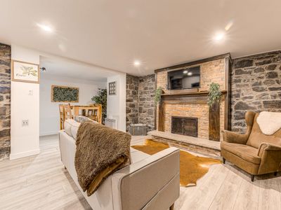 Modern Meets Rustic- 2 Bedroom in Old Quebec