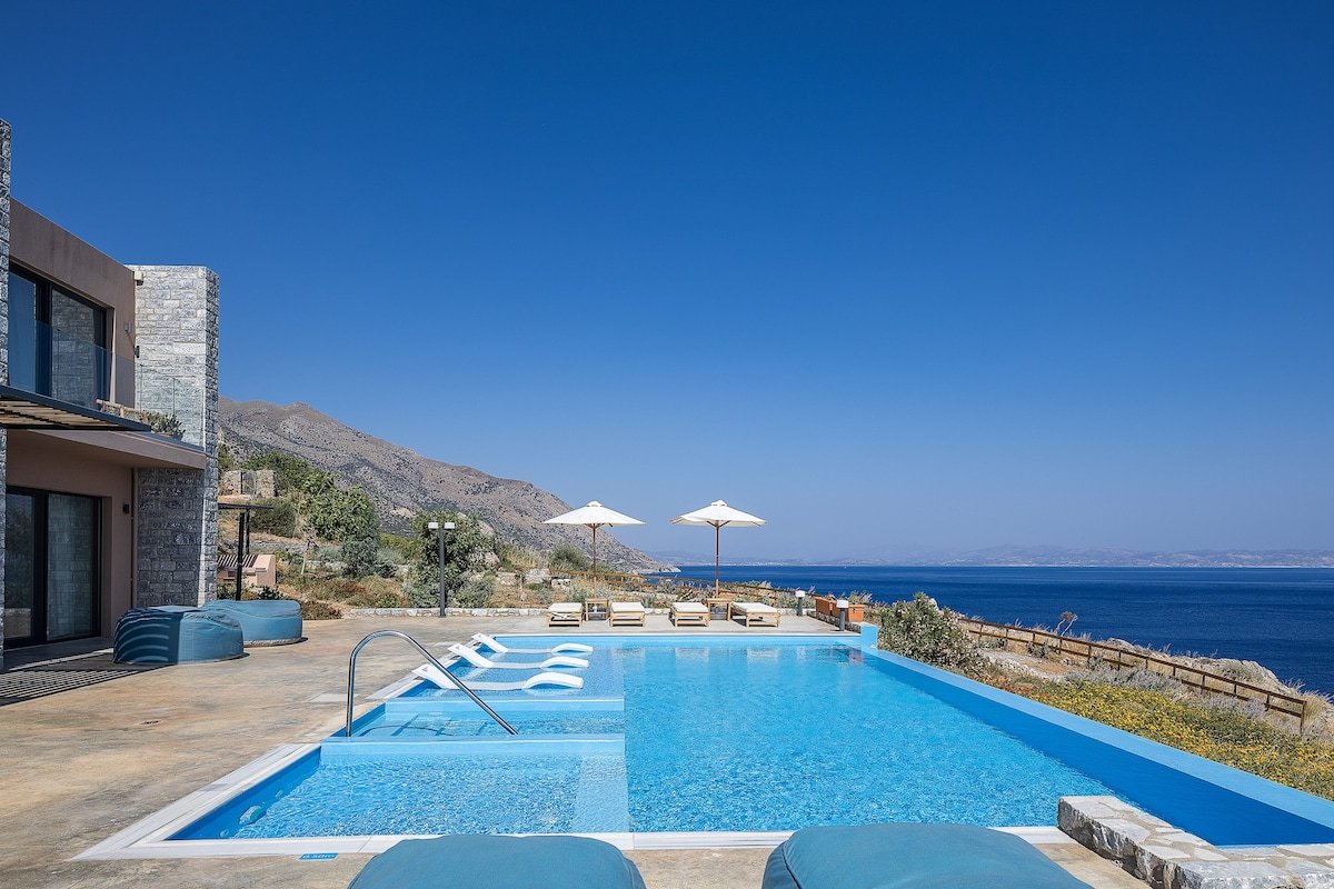 Seafront elegant villa,infinity pool &devine views gallery image 3