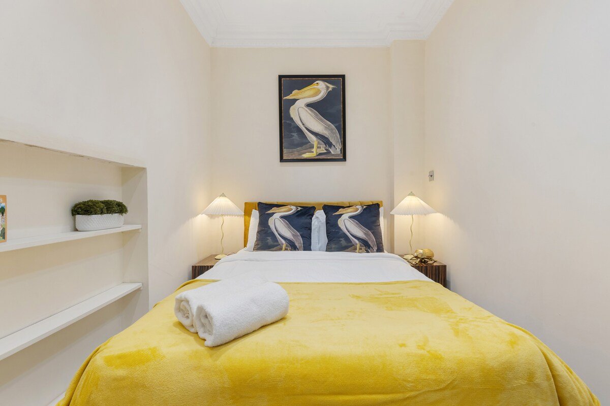 4 bedroom entire house in Kensington gallery image 3